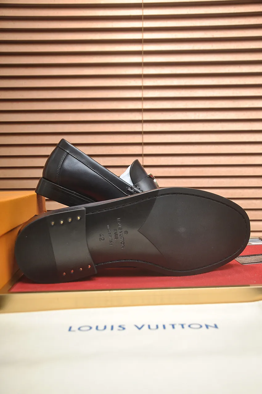 Men's men's shoes 💰560💶 [LV] (original single cowhide lining) 🍀LV's latest genuine leather business suit shoes are launched simultaneously on the official website. The first-layer cowhide imported from Italy is made of heavy gold, 💥1:1 rubber outsole from the official website. Versatile to wear, high-end without losing class, and the color combination is extraordinary. This four-season style is alluring when worn on your feet, showing off your big-name flair. Standard code 38-44 (45 customized)